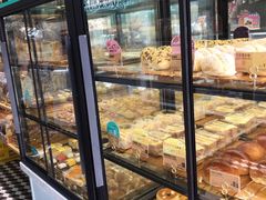 面包甜点陈列柜-圣安娜饼屋(信和广场店)