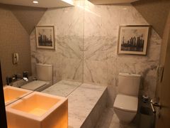 -上海滴水湖皇冠假日酒店