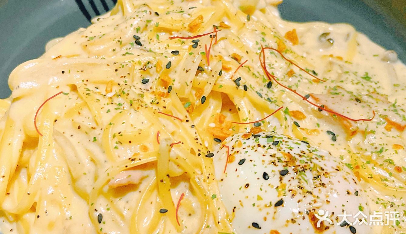 一顿晚饭能有两种享受的西餐厅餐吧