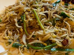 笨豆芽炒粉-闯关东东北农家菜(崂山石老人店)