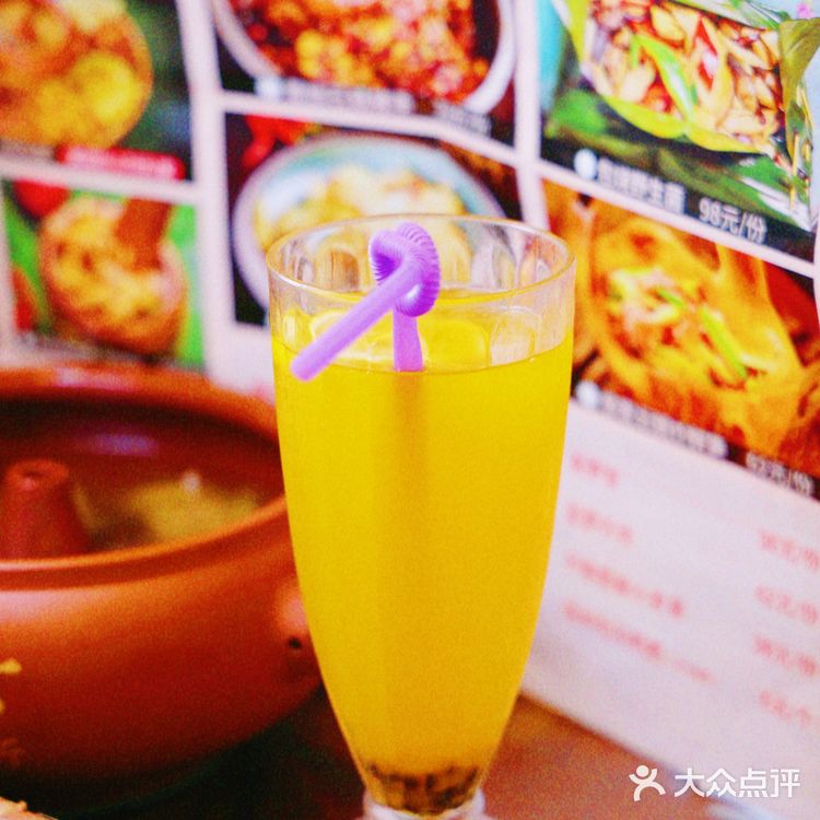 大理古城里的傣族风情，手抓饭真的绝了