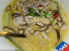 -蜜桃餐厅·伴山(湖滨商业街店)