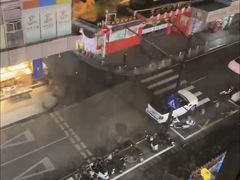 -卡罗酒店(东门晒布地铁站店)