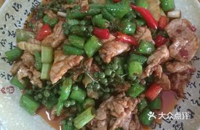 Fresh Flower Pepper Stir-Fried Pork Slices