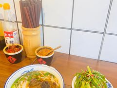 -矮子粉店1985·长沙米粉(湘春路店)