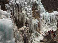 -大平台龙居瀑布旅游区