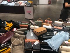 -URBAN REVIVO(高德置地广场·春广场店)