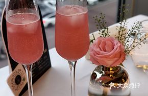 Strawberry Sparkling Aperitif