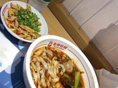 -呷佬·长沙手工米粉(金沙江路店)
