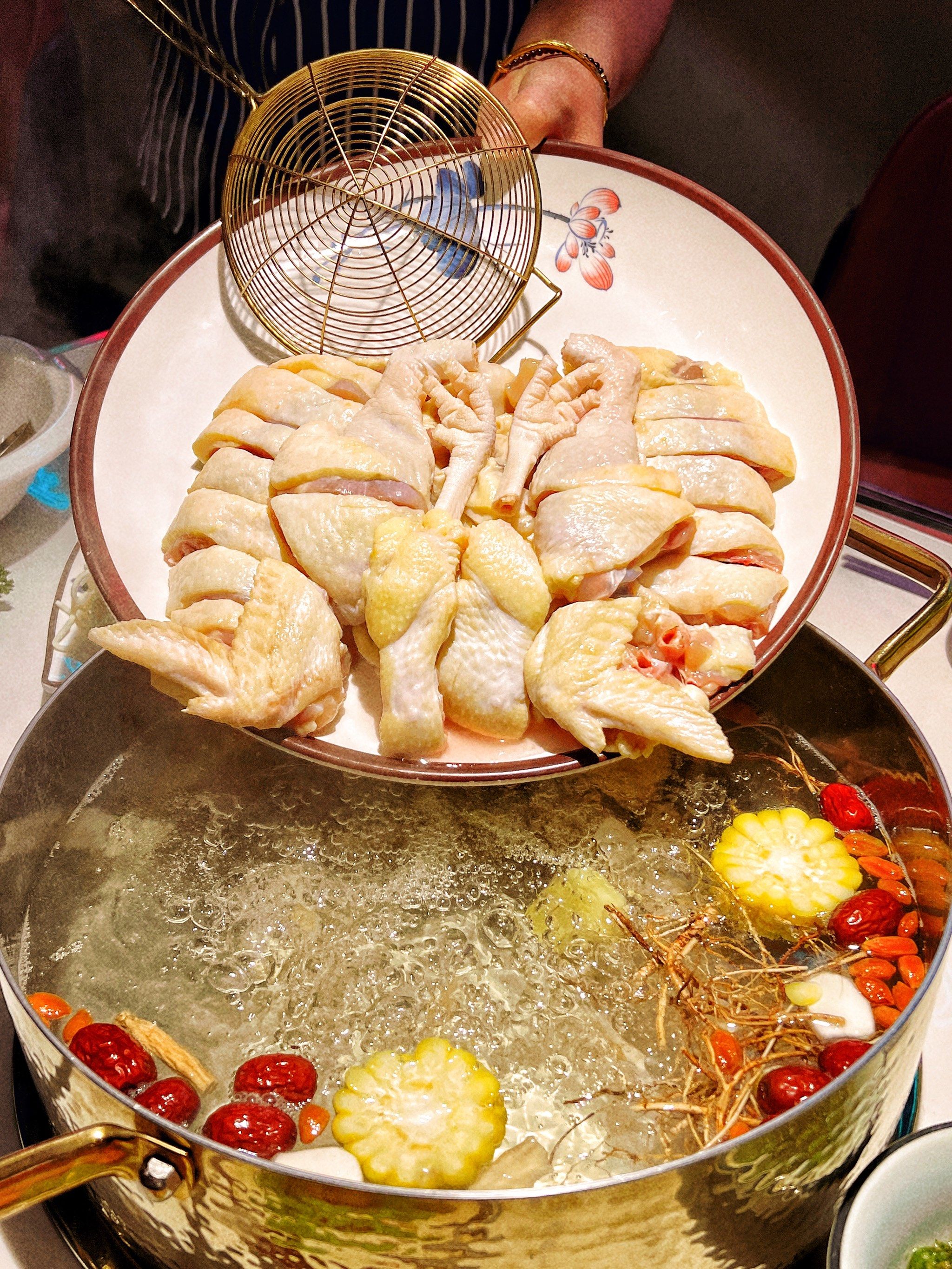 走进我心里的清远鸡煲