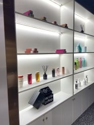 -Tloml salon