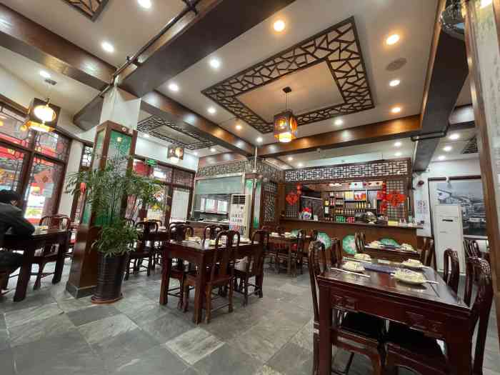 七宝老饭店-"给妈妈团的,据说鱼头很到吃,她们几个姐妹.