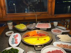 -小天鹅火锅·一线江景洪鼎旗舰店(洪崖洞店)