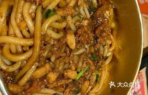Stir-Fried Noodles with Braised Pork