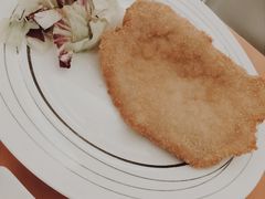 崇明生态猪炸猪排配辣酱油-红房子西菜馆(淮海中路店)