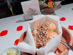 餐前面包配黄油-弗兰克牛排西餐厅Ribone steak house(柠檬花园店)