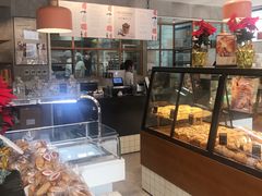 面包甜点陈列柜-Dough&Joe团憩(瑞虹天地月亮湾店)