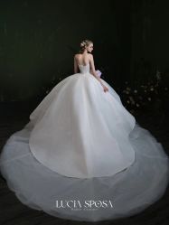 点击看大图 -Renee芮亦婚纱
