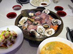 老灶蒸汽海鲜锅-巧克力渔家.小船海鲜胶东菜(万平口店)