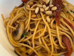 橄榄油野菌炒意面-普兰达德国餐厅·德式脆皮烤猪肘·自酿啤酒(观唐店)