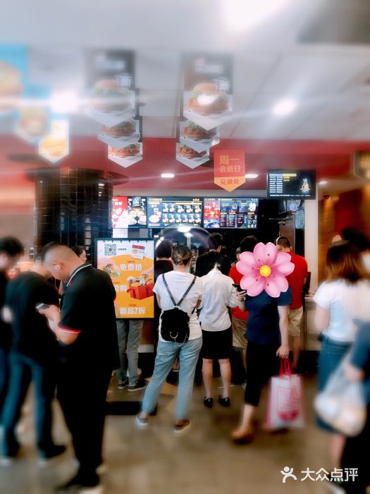 麦当劳(四川北路店)大堂图片