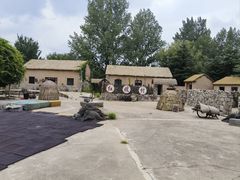 -雪山彩虹谷景区