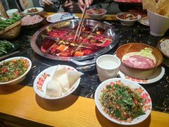 -憨孃孃·重庆老火锅(红山黑金店)