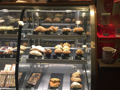 面包甜点陈列柜-星巴克(天津火车站店)