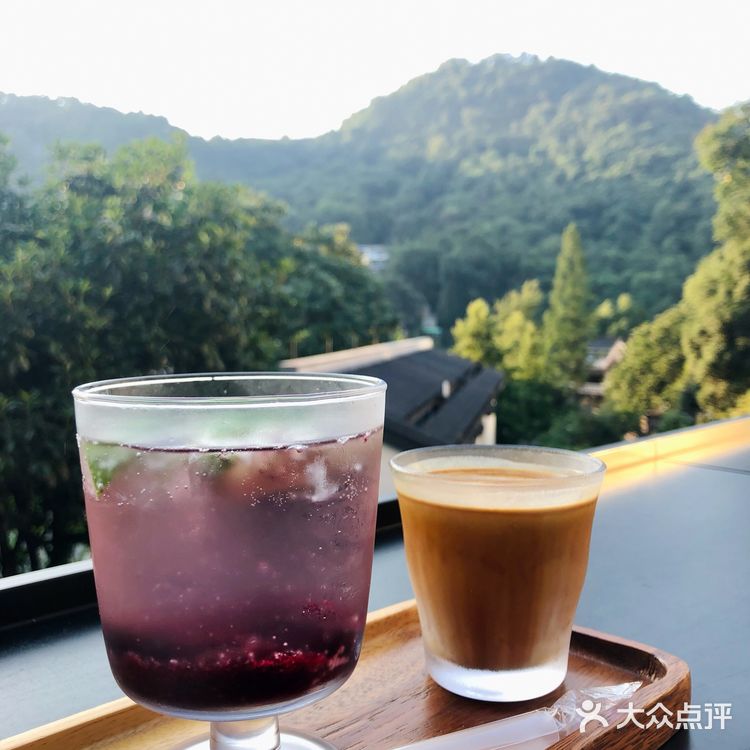 上山的环境还不错，路过南山路