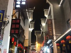 -巴陵广场