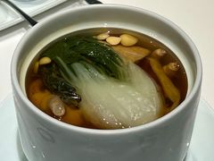 杏仁墨鱼干金银菜白肺汤-荣轩(新荣记环球金融中心店)