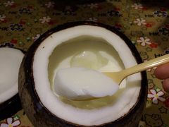 -志龙皇冠吃货椰子铺