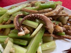 西芹炒鲜鱿-高州佬美食城(香洲店)