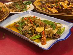 小青椒炒鸡杂-百年粉蒸牛肉