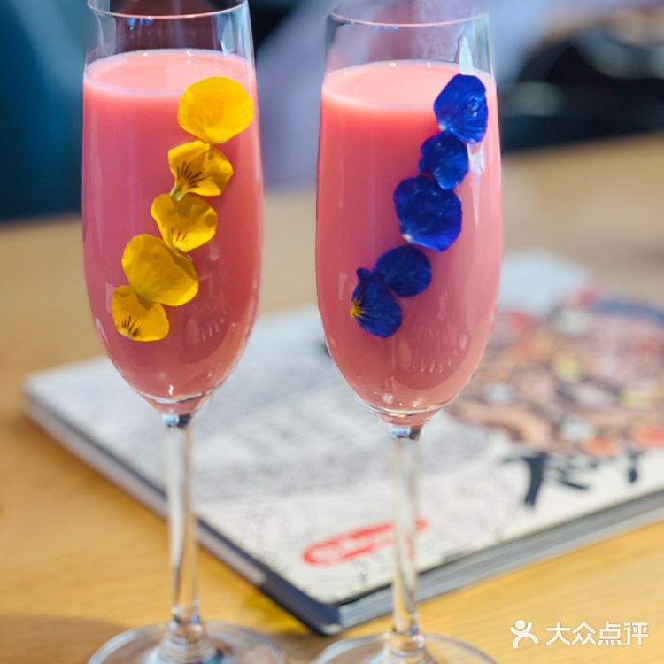 魔都日料届也太卷了吧，居然还卖起了“鲜花”？！