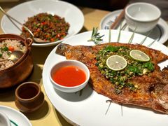 香茅草烤鲈鱼-一坐一忘云南菜(卓悦中心)