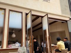-VERIE BAKEHOUSE