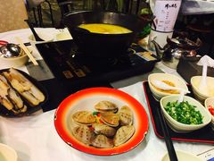 -鲜入围煮花胶鸡海鲜火锅