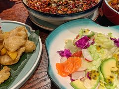 三文鱼牛油果蔬菜沙拉-花间令音乐餐厅(奉天巷店)