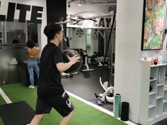 -汗水空间私教健身连锁(SM广场店)