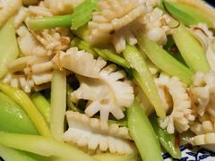 西芹炒鲜鱿-頂好酒家·经典粤菜(海信广场店)