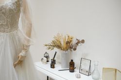 -禕·愫白婚纱商店