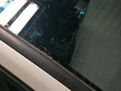 -鲨鱼皮汽车凹陷玻璃修复(静安店)