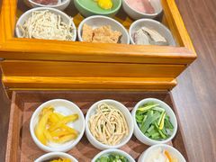 -良米山·云南野生菌过桥米线(上海首店)
