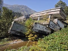 -四川汶川特大地震漩口中学遗址