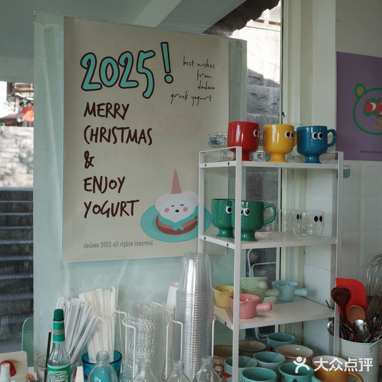 杯子盘子装得全都是可爱