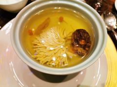 羊肚菌绣球汤-万丽轩·粤菜(王府井金茂万丽酒店)