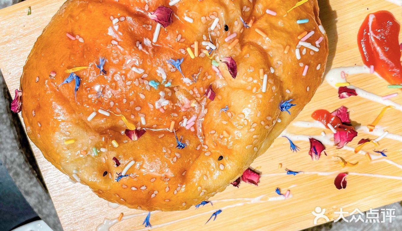 答应我，新年一定要带小朋友来吃的面包🐔