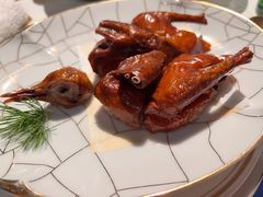 脆皮乳鸽-新荣记(BFC外滩金融中心店)