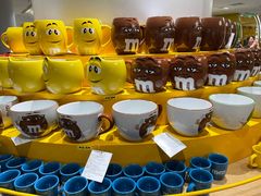 -m豆巧克力世界(上海世茂广场店)